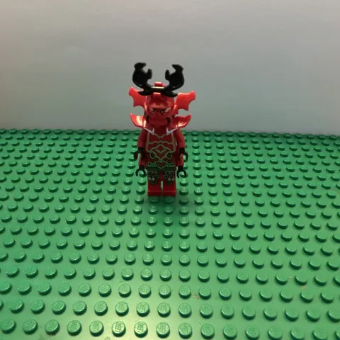 LEGO Ninjago General Kozu Red Samurai Minifigure w/ Black Horned Helmet