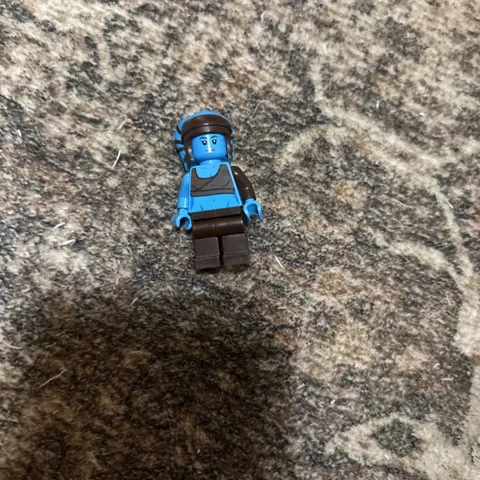 LEGO Blue Twi'lek Minifigure w/ Blue Striped Headpiece & Dark Brown Legs