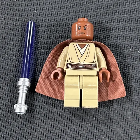 LEGO Star Wars Minifigure Mace Windu w/Cape & Lightsaber 9526 Palpatines Arrest