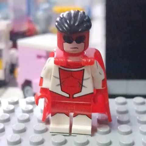 1 Minifg LEGO Red & White Superhero Minifigure Omni Mark costume