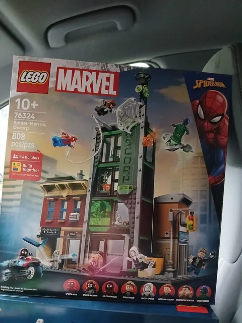 LEGO 76324 Marvel Spider-Man vs Oscorp 808 Pieces (8 minifigures) New Sealed 