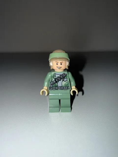 Lego Star Wars Minifigure Rebel Endor Commando SW0368 w/ Weapon (Set 9489)