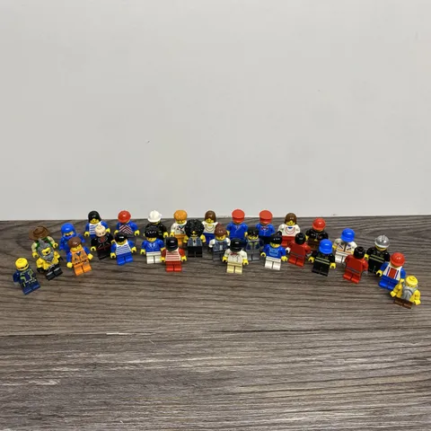 Lot Of 30 Lego Minifigure City Mixed  READ