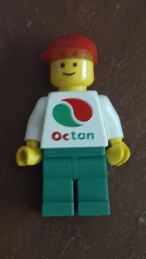 Lego - Minifigures - Octan White Logo  Green Legs Red Cap- oct012