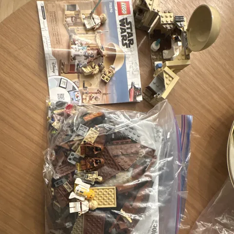 LEGO Star Wars Lot 75270 Obi Wans Hut and 75220 Sandcrawler Read Description