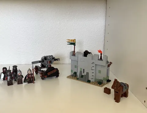 LEGO Lord of the Rings 9471 Uruk-Hai Army Set 98.4% Complete (253 / 257 Pieces)