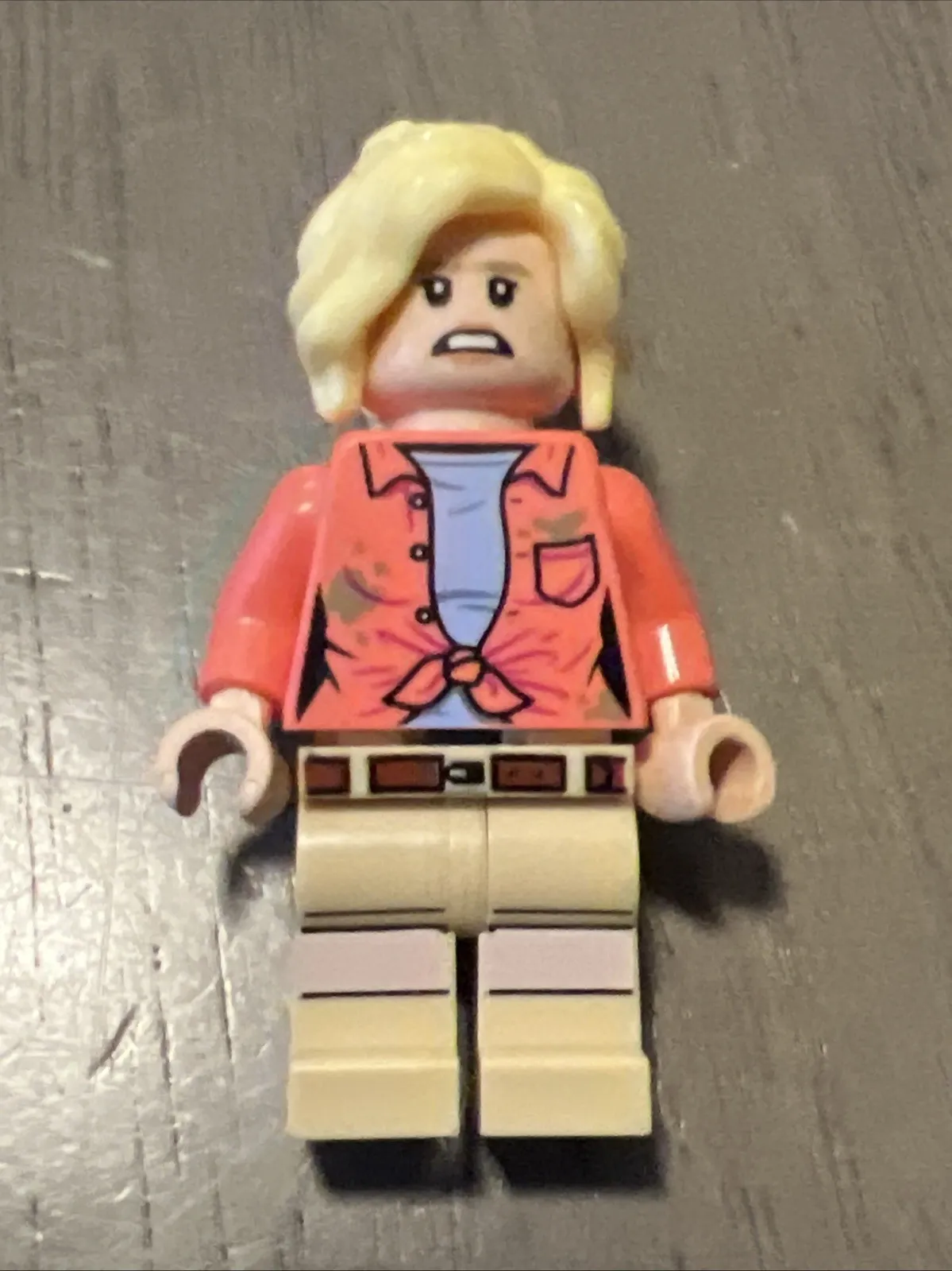 LEGO Jw107 Dr. Ellie Sattler - Coral Shirt with Dirt Spots Jurassic Park