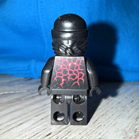 LEGO Black Helmeted Ninja Minifigure w/ Red Cracked Pattern Torso & Legs
