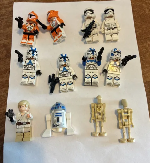Lego Starwars Minifigure Lot Of 12 W/ Weapons R2D2 Bomb Squad Clone Trooper