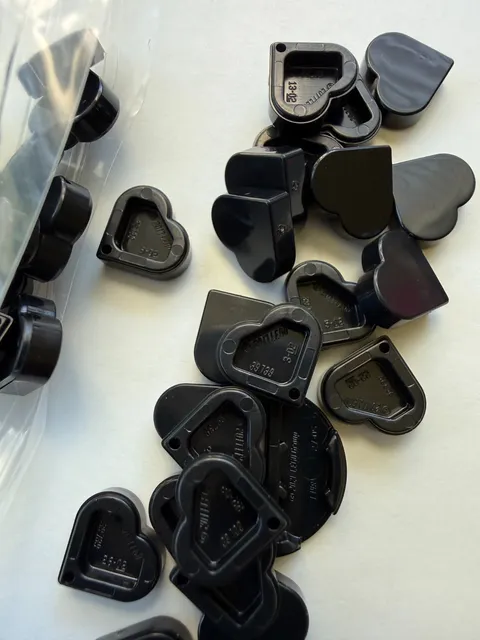 LEGO- NEW -#39739-BLACK-TILE ROUND 1 X 1 HEART-5 PIECES