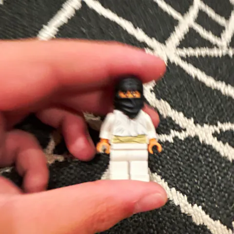 LEGO Minifigure White Outfit Black Hood Head Wrap Face Cover w/ Backpack