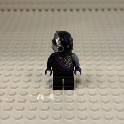 Lego Ninjago njo0582 Nindroid Warrior Minifigure From Set 71731 Polybag (Used)