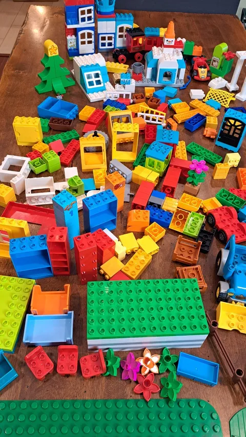 Duplo Lego Lot of 300+ Pieces Approx 9 lbs  Bricks Train Cars Specialty Pieces