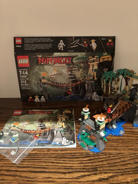 Lego The Ninjago Movie - Master Falls 70608 W/ Box And Instructions Two MiniFigs