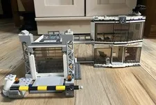 LEGO Marvel - Avengers Compound Battle - Part of 2019 Retired Set 76131