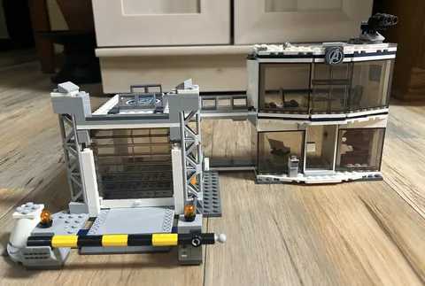 LEGO Marvel - Avengers Compound Battle - Part of 2019 Retired Set 76131