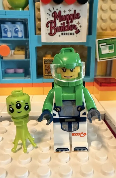 Lego City Astronaut Minifigure On Planet With Alien