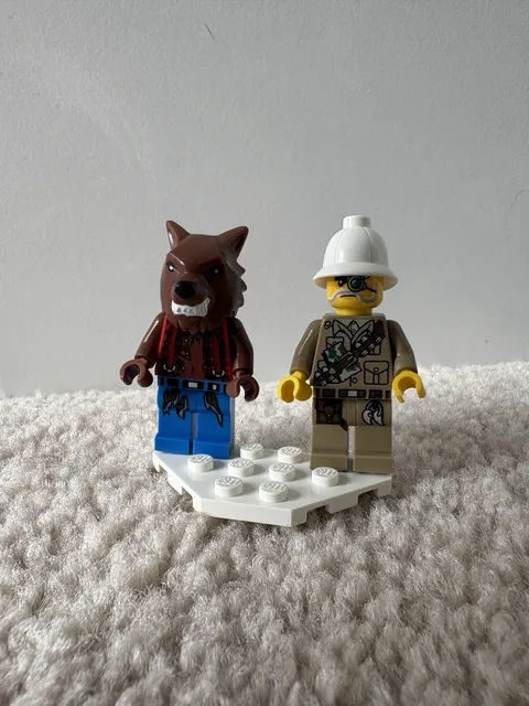LEGO Monster Fighters Minifigure: Major Quinton Steele Minifigure & Werewolf