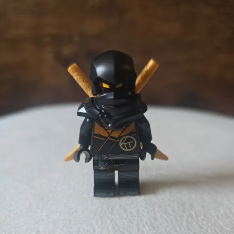 LEGO Ninjago Minifigure Cole - Dragons Rising (Genuine)