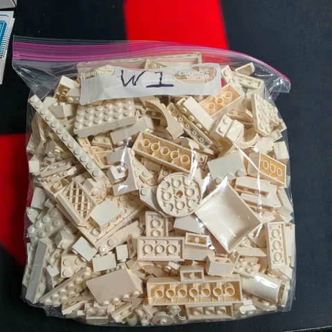 Bulk Legos 1Lb 12Oz Whites  You get exactly what is pictured   W1