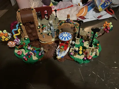 LEGO Charlie and the Chocolate Factory Willy Wonka set complete with figs