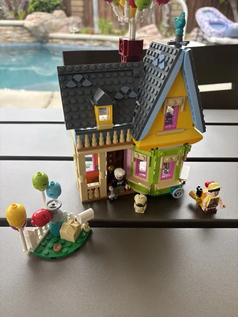 LEGO Disney Up House 43217 598pcs Carl Russell Dug + Instructions 