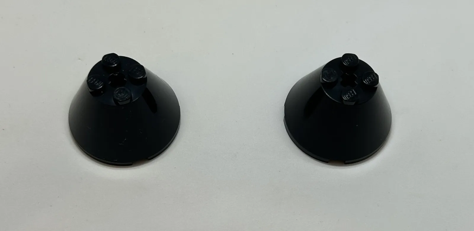 Lego 3943b Cone 4 x 4 x 2 with Axle Hole black x2