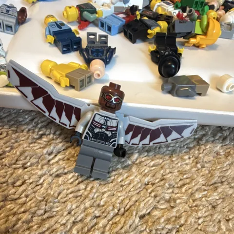 LEGO Marvel Falcon Minifigure w/ Wings, Plastic, Age 6+, sh207 76051