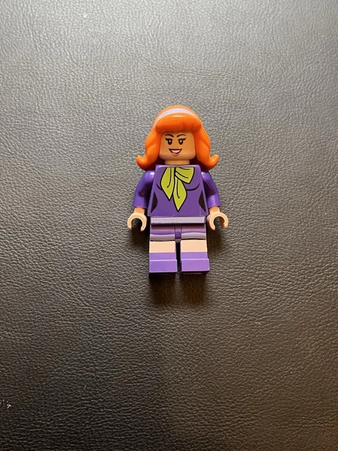 LEGO Daphne Minifigure 75904 75903 Scooby-Doo Mystery Mansion Lighthouse