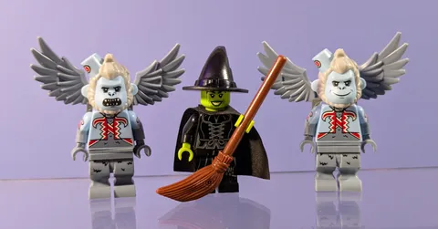 LEGO Batman Movie "Wicked Witch & 2x Flying Monkeys" Minifigures from set 70917