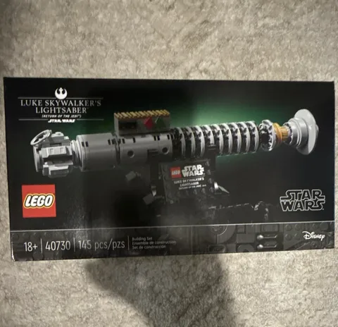 LEGO Star Wars Luke Skywalker's Lightsaber 40730 Set 145pcs Display Stand