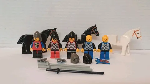 LEGO Minifigure Lot - Lego Castle Kingdoms Scale Mail Knights & MORE