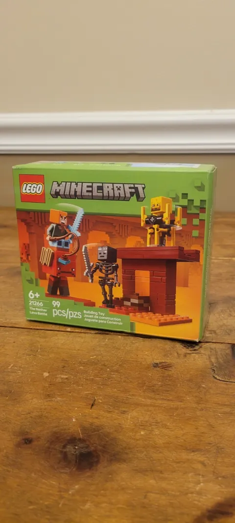 LEGO Minecraft The Nether Lava Battle 99 PCS Building Toy Set 21266 New Sealed