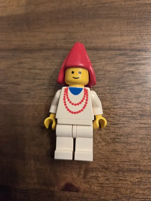 LEGO minifigure Maiden w Necklace cas216 Castle 1584 6060 cone hat