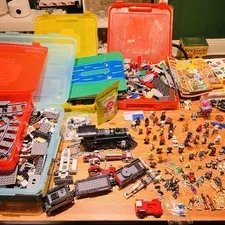 25 LB LEGO Bulk Lot 35+ Mini-figures 11 Building Boards 3 Travel Cases Train Set