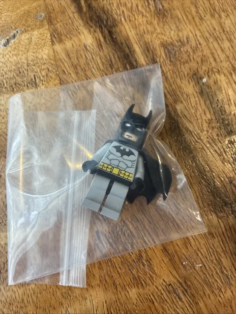 Collector Kept LEGO Batman 1st Edition Minifigure Light Gray 7779 7782 7780