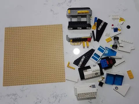 1999 Lego Town Space Port Mission Control Set 6456 Space Ship