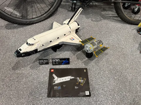 LEGO Icons: NASA Space Shuttle Discovery (10283) With Hubble Space Telescope