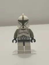 LEGO Star Wars Clone Trooper Sergeant olive green markings minifigure 75000