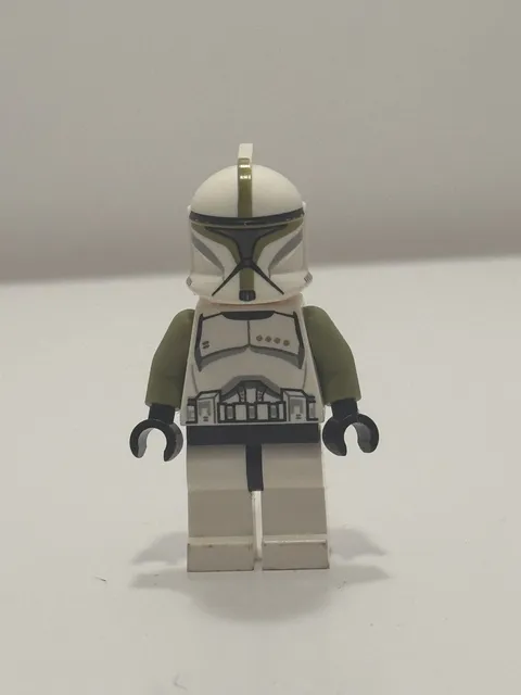 LEGO Star Wars Clone Trooper Sergeant olive green markings minifigure 75000
