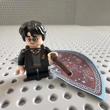 Harry Potter with Invisibility Cloak Minifigure - LEGO 76402 hp366