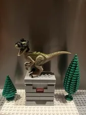 Lego Dinosaur Figure Delta from Jurassic World 75917 Raptor Rampage w/Mask Green
