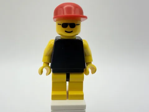 LEGO VINTAGE CLASSIC Part trn037 - Plain black torso, yellow arms+legs, red cap