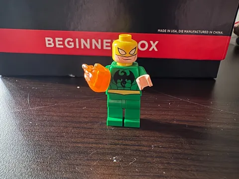 Genuine LEGO MARVEL SUPER HEROES 6873 IRON FIST MINIFIGURE! FREE SHIPPING!!