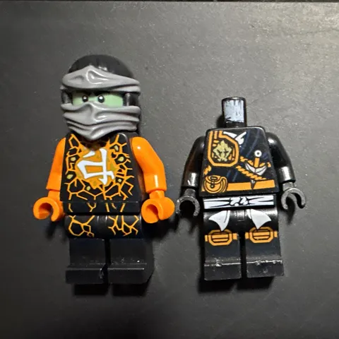 LEGO NINJAGO COLE BUNDLE(AIRJITZU AND JUNGLE ROBES!)