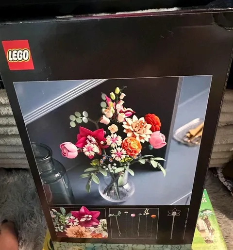 LEGO Botanicals Pretty Pink Flower Bouquet 10342 Building Set 749pcs +Separator