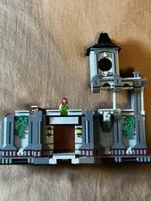 Lego Poison Ivy 10937 76035 6860 Minifigure with partial Arkham Asylum Set