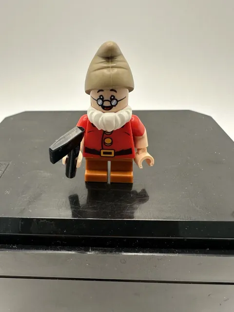 LEGO Disney Doc Dwarf Minifigure 43242 Snow White and the Seven Dwarfs dis155