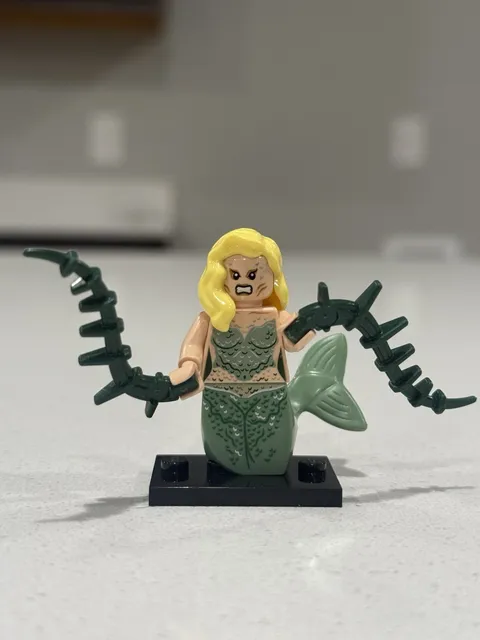 LEGO Blonde Mermaid Minifigure - 4194 Pirates Caribbean - Whitecap Bay Sirens