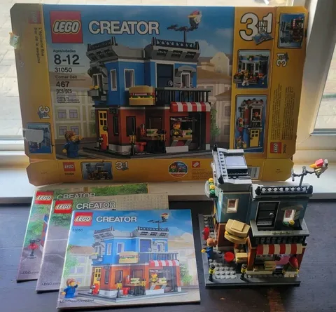 Complete + Box + Instructions Lego Set 31050 Creator Corner Deli 